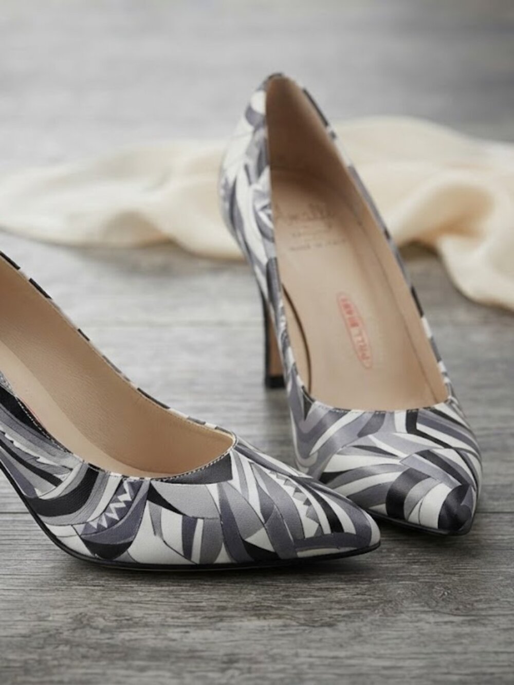 Amalfi by Rangoni Geometric Abstract Print Leather Heels Size 7.5